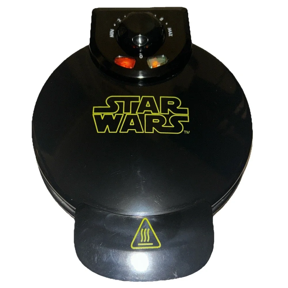 Star Wars- Darth Vader Waffle Iron Maker Machine Disney - 900W WM-SRW-RD-VAD